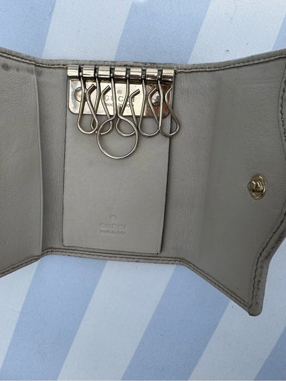 Authentic Gucci GG Canvas 6-Key Holder Case White Leather